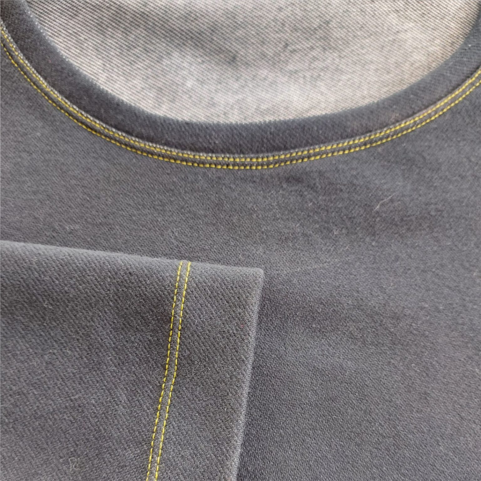 jersey long sleeve t-shirt pattern neck stitch detail